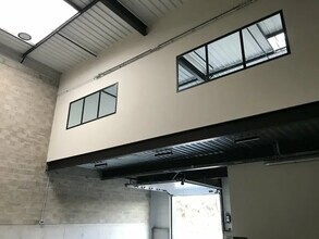 Light Industrial in Les Pavillons-sous-Bois to rent Interior Photo- Image 2 of 6