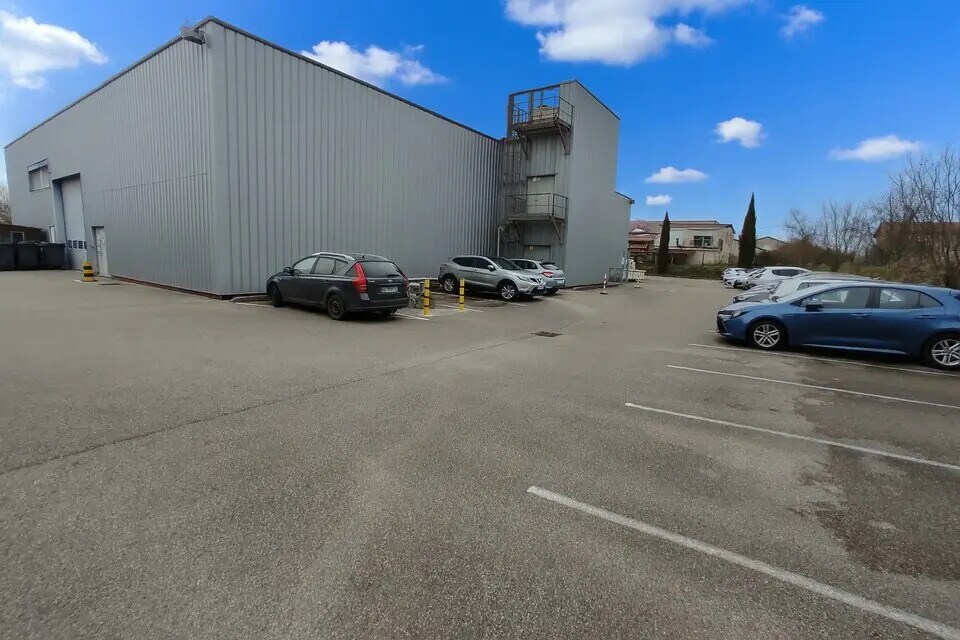 Light Industrial in Vaulx-Milieu for sale Building Photo- Image 1 of 11