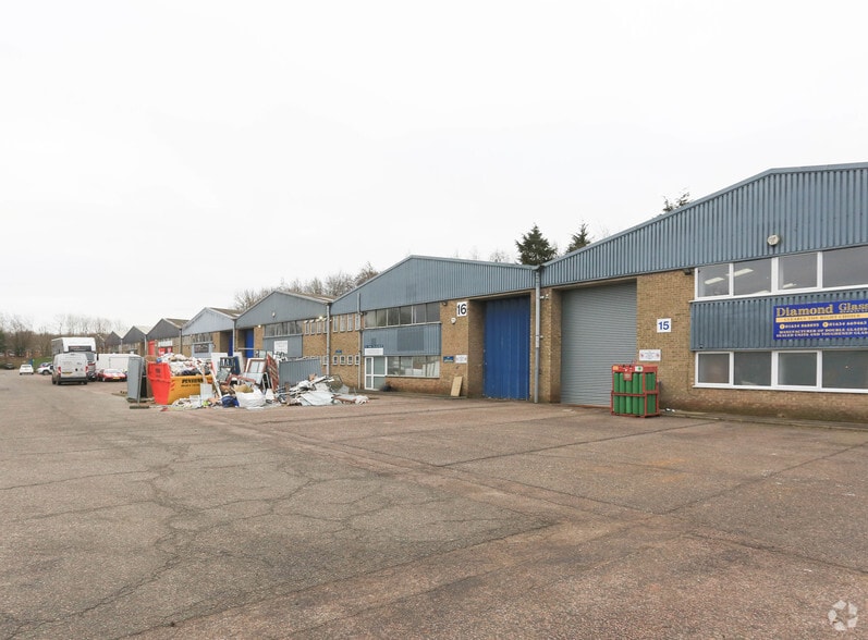 Revenge Rd, Chatham to rent - Primary Photo - Image 1 of 4