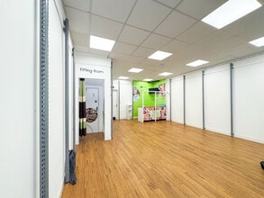 14 Commercial Sq, Camborne to rent Interior Photo- Image 2 of 4