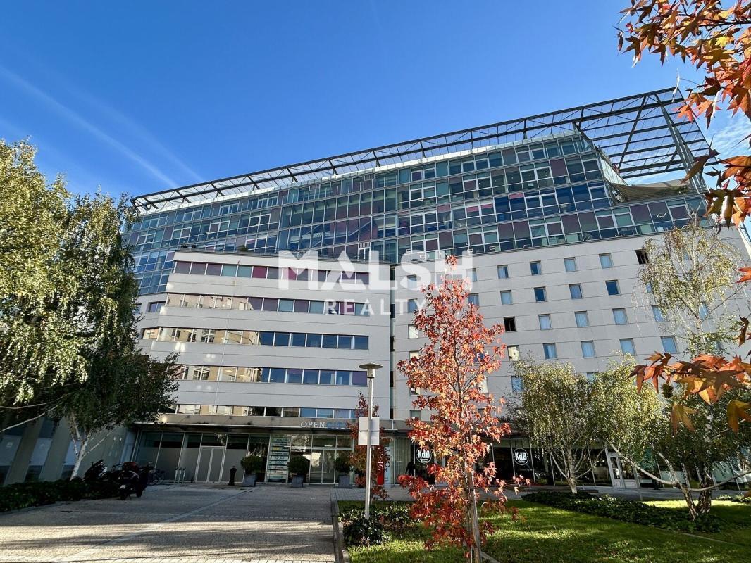 Office in Caluire-et-Cuire to rent Building Photo- Image 1 of 16