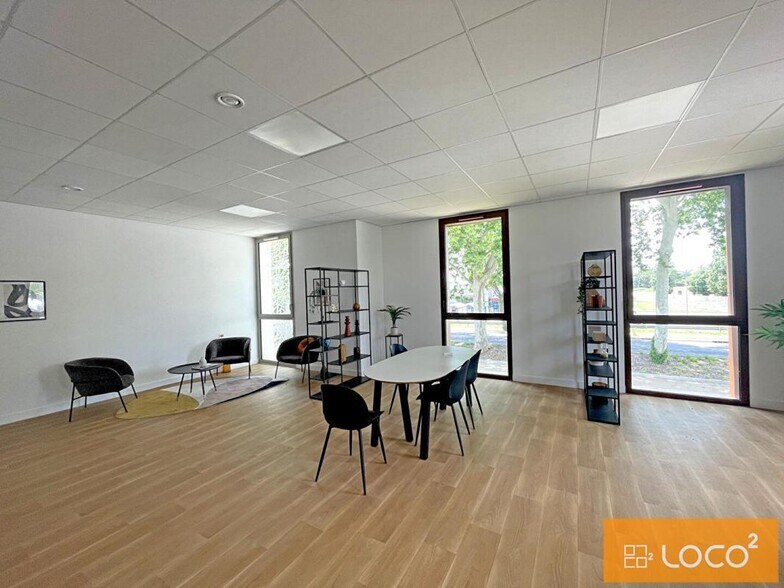 226 Avenue Des Pyrénées, Muret for sale - Interior Photo - Image 3 of 16