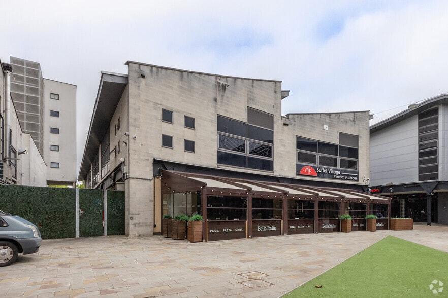 2-12 Savoy Crescent, Milton Keynes for sale - Building Photo - Image 2 of 6