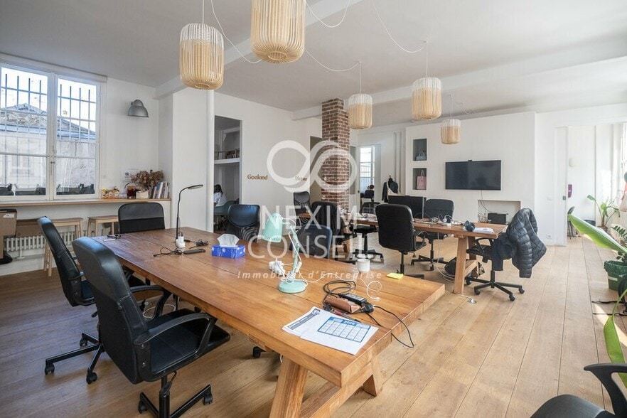 Industrial in Paris to rent - Building Photo - Image 1 of 15