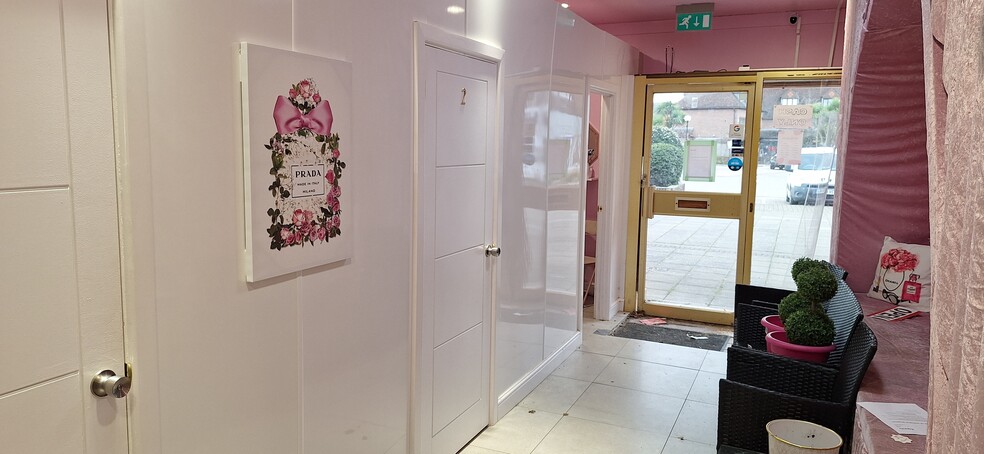 19 Jengers Mead, Billingshurst for sale - Building Photo - Image 2 of 6