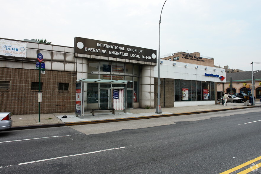 141-51-141-61 Northern Blvd, Flushing, NY for rent - Building Photo - Image 2 of 5