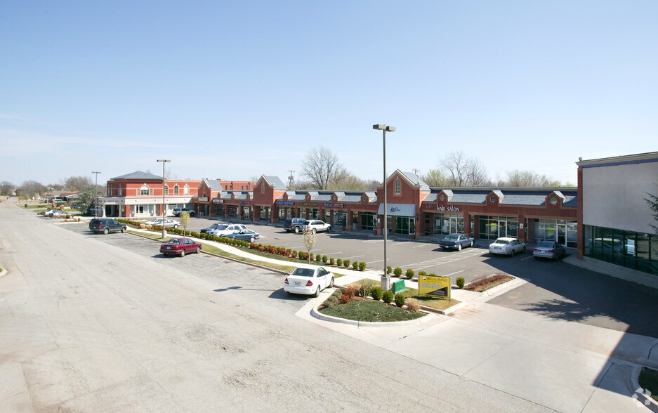 2800-2828 W Country Club Dr, Oklahoma City, OK to rent - Building Photo - Image 3 of 38