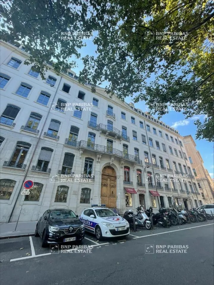 Location Bureaux 72 m² - Photo 1