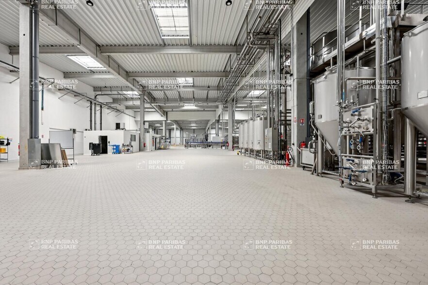 Industrial in Sucy-en-Brie to rent - Building Photo - Image 2 of 20