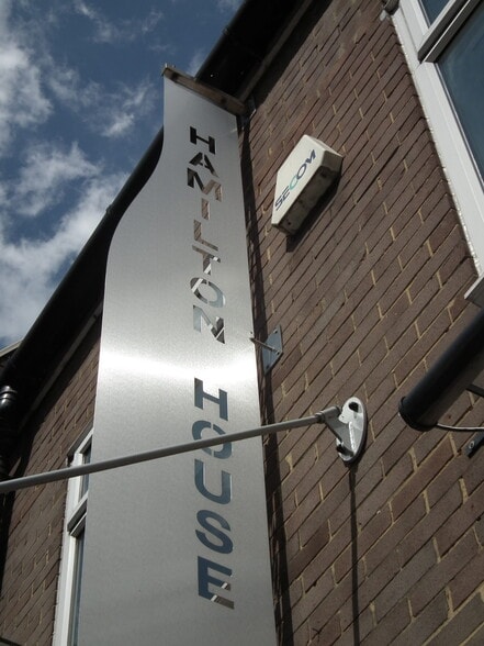 87-93 Bell St, Reigate to rent - Building Photo - Image 3 of 3