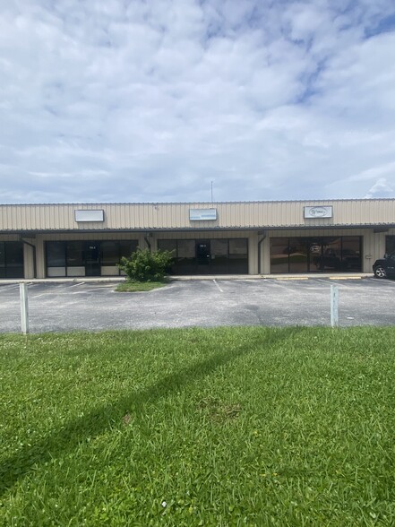 705 Live Oak St, Tarpon Springs, FL for rent - Building Photo - Image 1 of 15