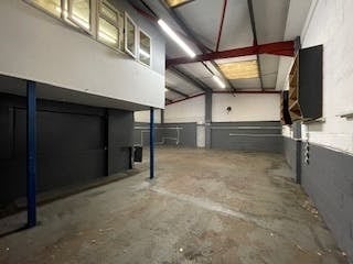 Unit 4, Longshot Industrial Estate, Bracknell to rent Interior Photo- Image 1 of 6