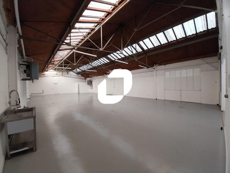 Light Industrial in Villeneuve-Saint-Georges to rent - Interior Photo - Image 2 of 7