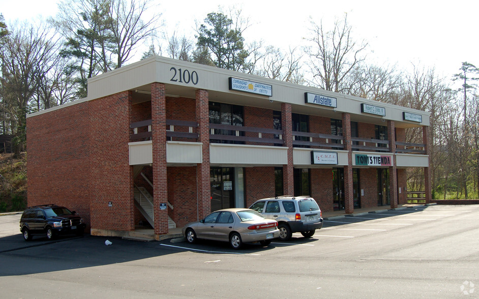 2100 Poinsett Hwy, Greenville, SC for rent - Building Photo - Image 2 of 23