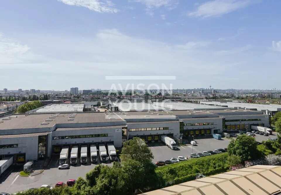 Industrial in Le Bourget to rent Building Photo- Image 1 of 3