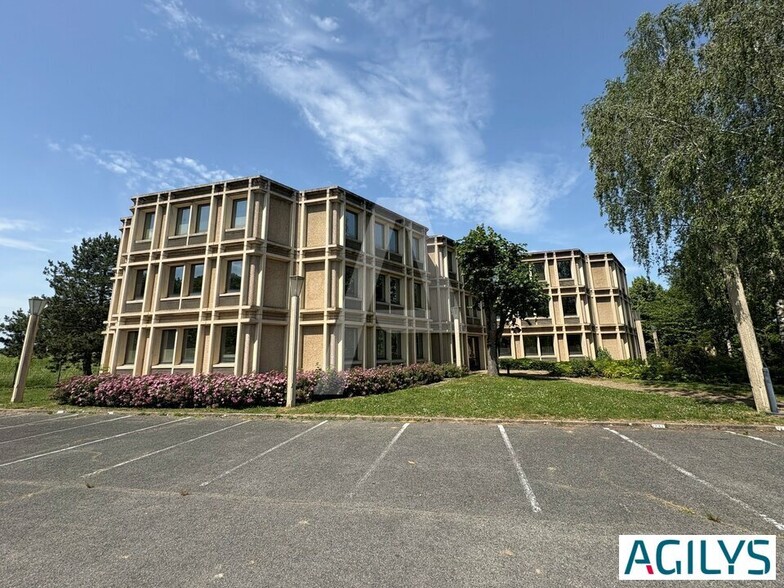 Route De L'orme - Paris-Saclay, Saint-Aubin for sale - Building Photo - Image 3 of 4