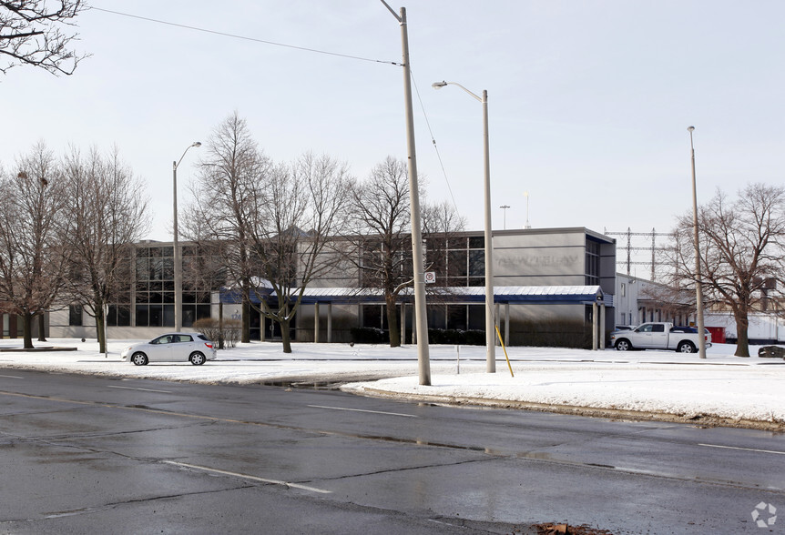 124 The East Mall, Toronto, ON for rent - Primary Photo - Image 1 of 2