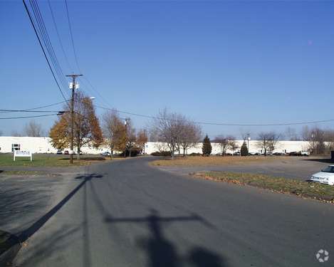 100 Republic Dr, North Haven, CT for rent - Building Photo - Image 2 of 5