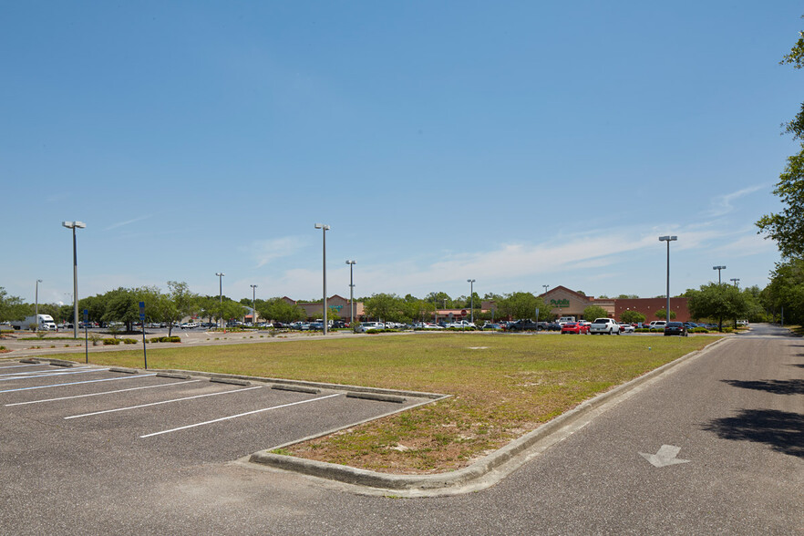 135 Town And Country Rd, Palatka, FL for rent - Building Photo - Image 2 of 3