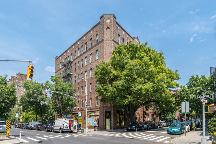 576-578 Hudson St, New York, NY for rent - Building Photo - Image 1 of 5