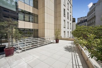 83 Avenue Charles De Gaulle, Neuilly-sur-Seine to rent Interior Photo- Image 2 of 14