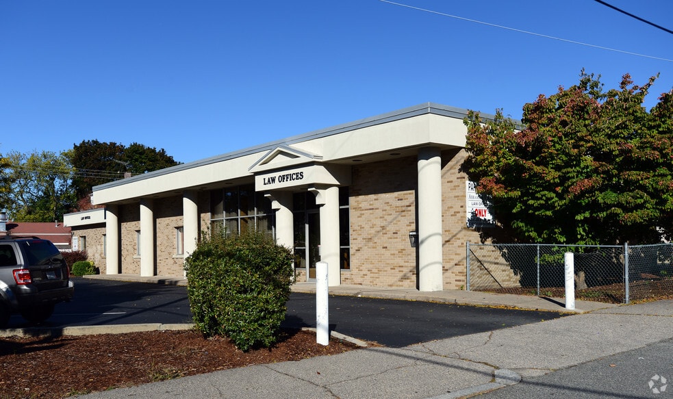 999 Chalkstone Ave, Providence 02908 UK