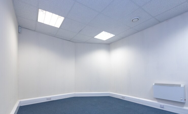 207-211 The Vale, London to rent - Interior Photo - Image 2 of 9