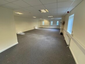 Parkway, Dorchester to rent Interior Photo- Image 2 of 3