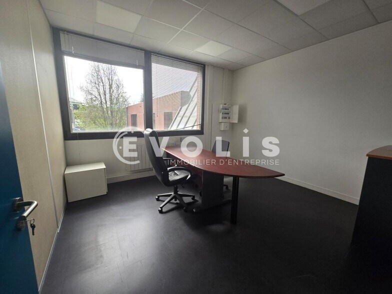 Office in Igny to rent - Building Photo - Image 3 of 9