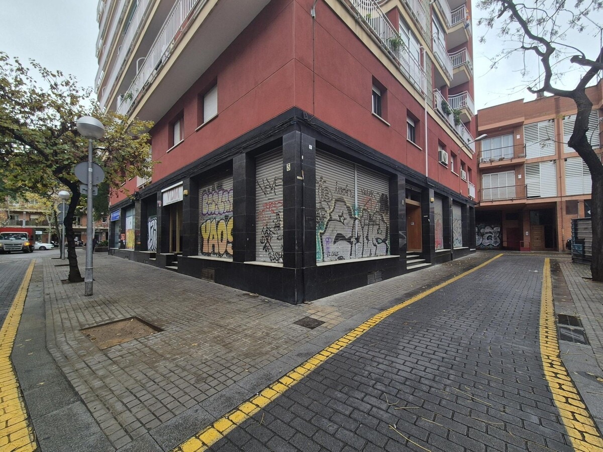 Barcelona, BAR 08030 - Unit 4-5 -  - Interior Photo - Image 1 of 14