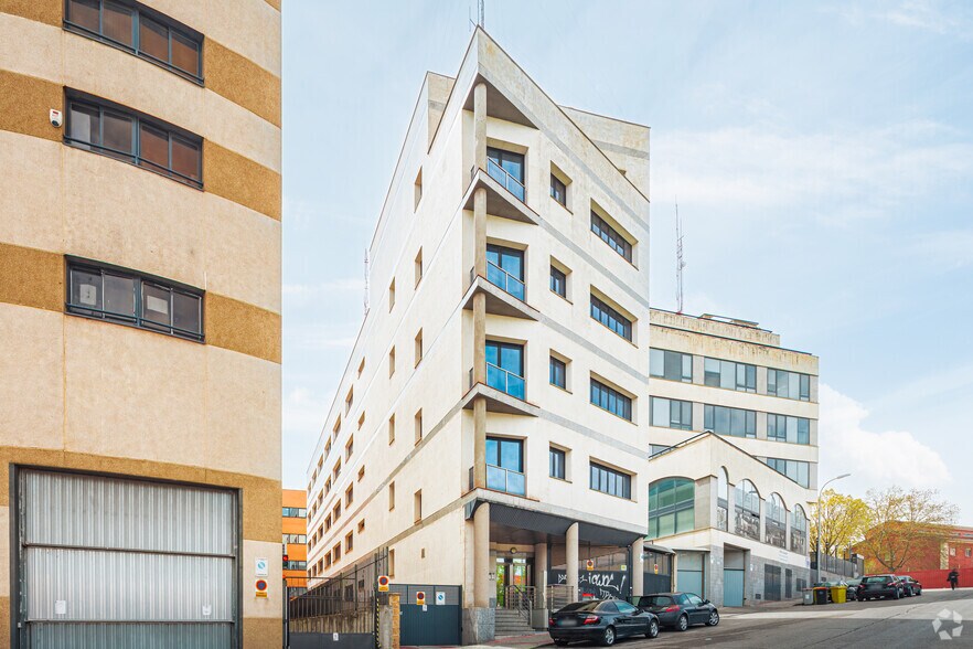 Calle de la Secoya, 29, Madrid, Madrid for sale - Primary Photo - Image 1 of 1