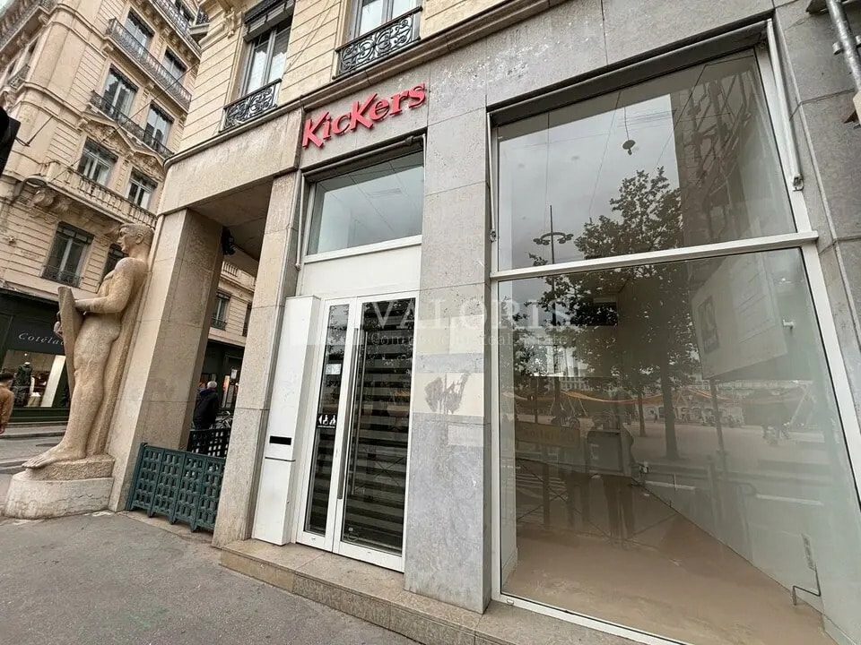 Location Commerce 112 m² - Photo 1