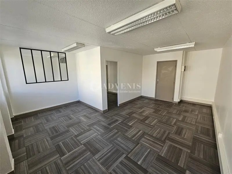 Location Bureaux 56 m² - Photo 1