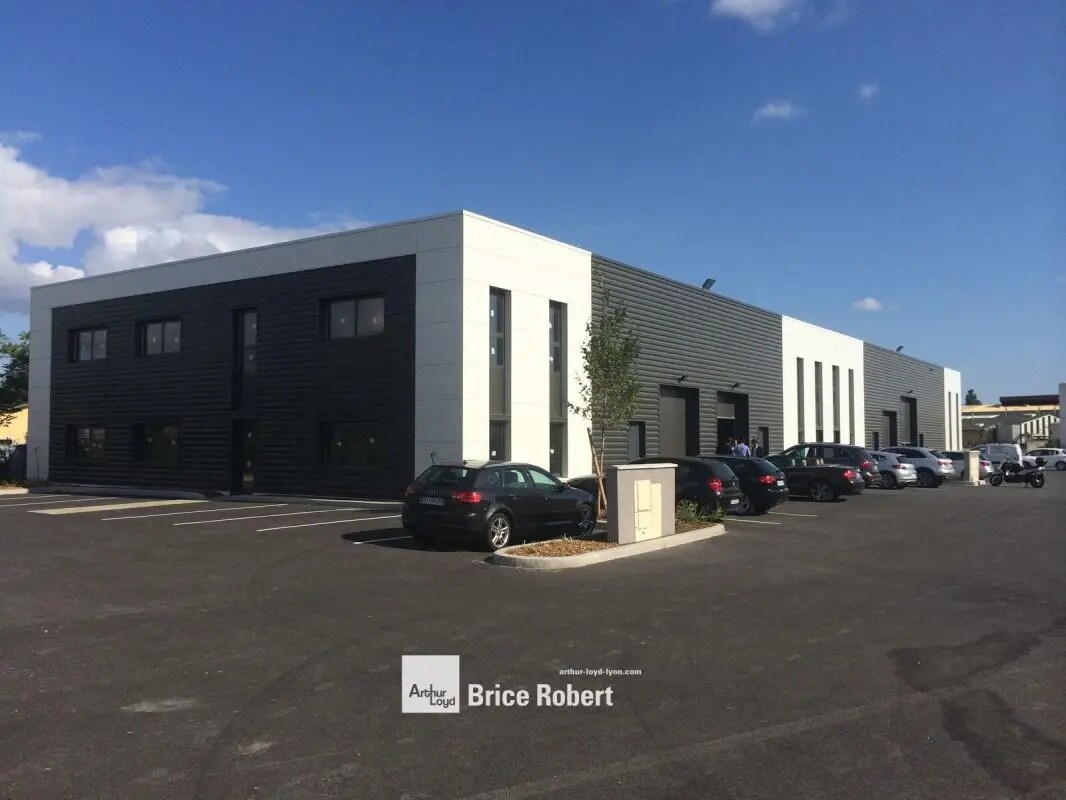 Light Industrial in Chassieu for sale Building Photo- Image 1 of 11
