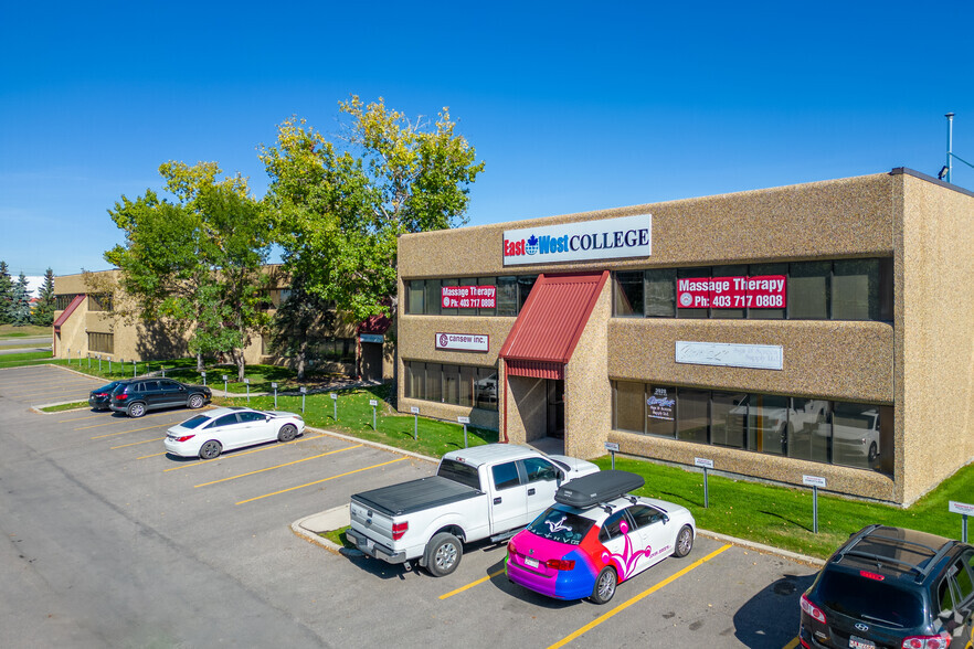 3880-3908 29 St NE, Calgary, AB for rent - Primary Photo - Image 1 of 9