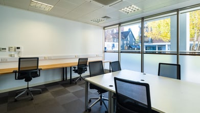 63-67 Wingate Sq, London to rent Interior Photo- Image 2 of 7