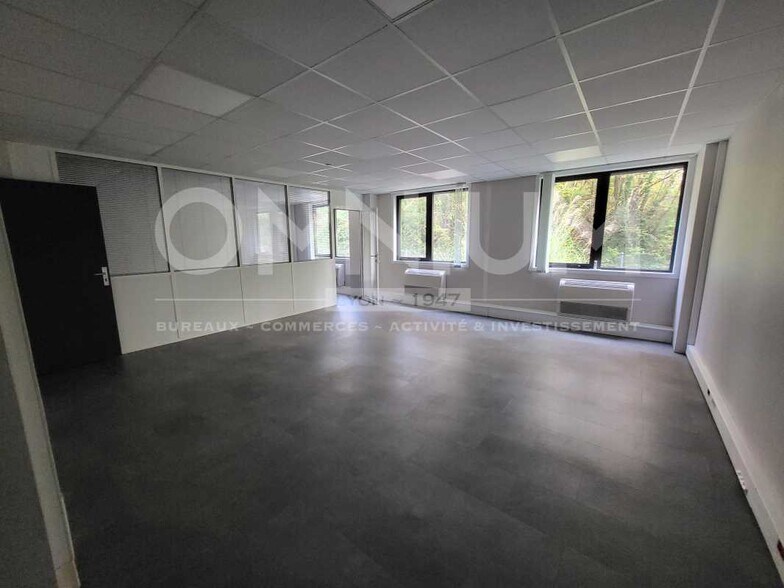 Light Industrial in Dardilly to rent - Interior Photo - Image 3 of 9