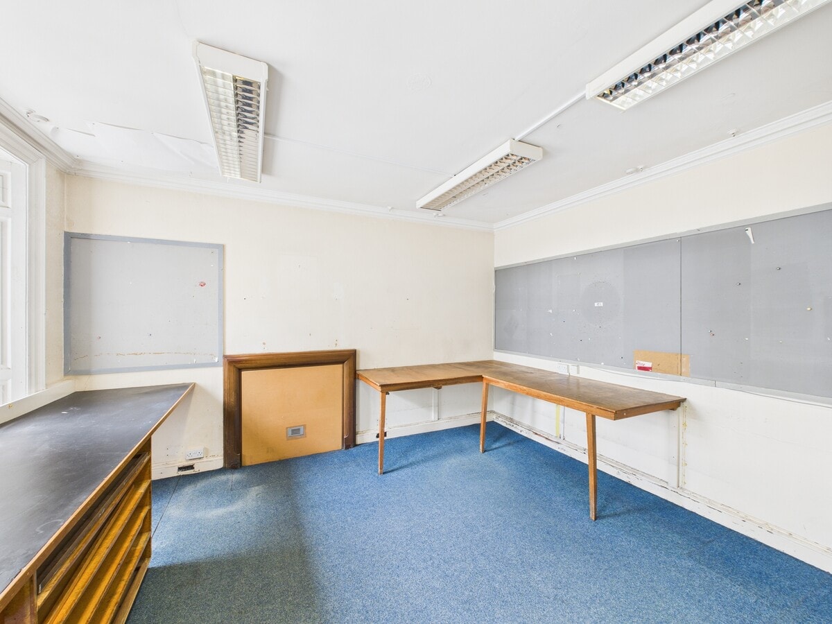 125 Nethergate, Dundee, ANS DD1 4DW - Unit 125 -  - Interior Photo - Image 1 of 4