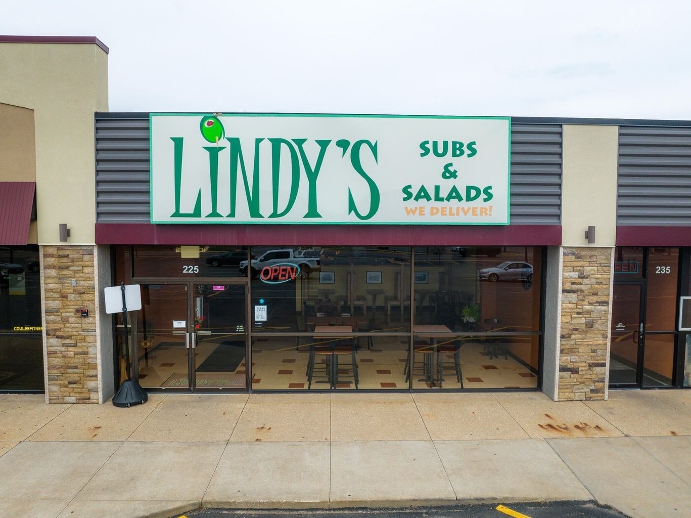 119 Sand Lake Rd, Onalaska, WI to rent Building Photo- Image 1 of 12