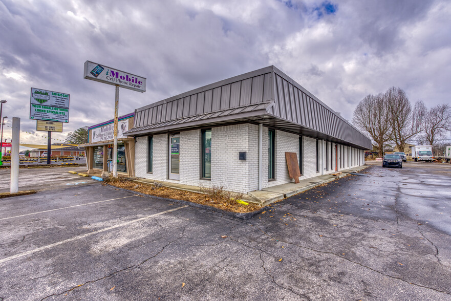 502 Woodward Ave, Muscle Shoals, AL for rent - Primary Photo - Image 1 of 8