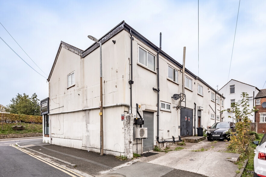 621-629 Liverpool Rd, Manchester to rent - Building Photo - Image 3 of 6
