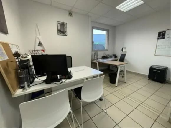 Location Bureaux 250 m² - Photo 1