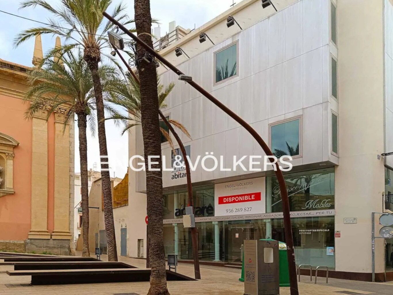 Retail in Vilanova i la Geltrú, Barcelona to rent Building Photo- Image 1 of 2