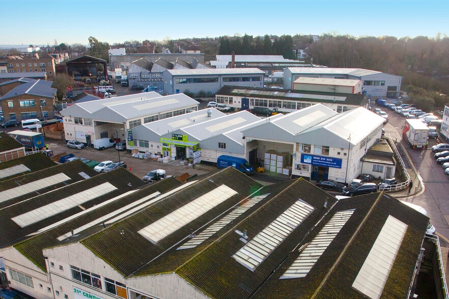 Bounds Green Rd, London to rent - Building Photo - Image 3 of 8