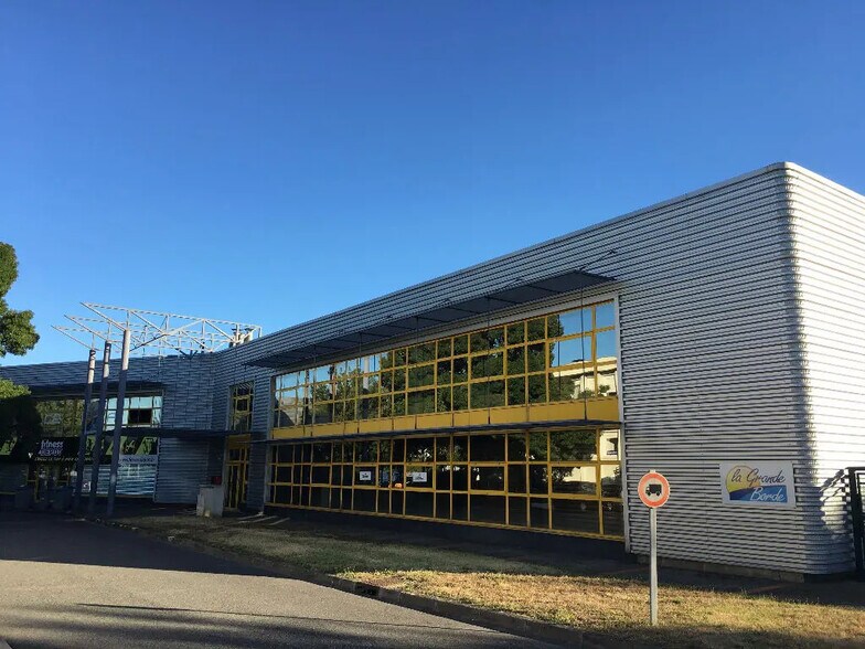 Retail in Labège to rent - Building Photo - Image 3 of 3