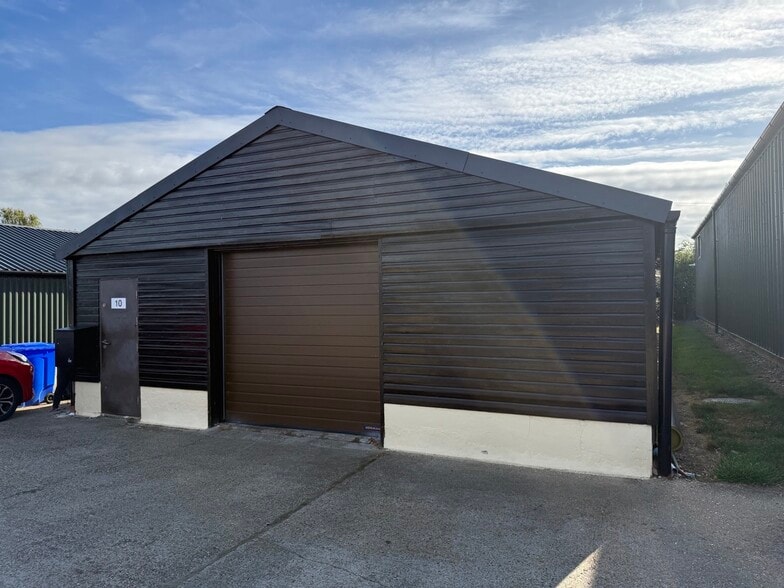 Shalford Road, Rayne to rent - Building Photo - Image 2 of 3