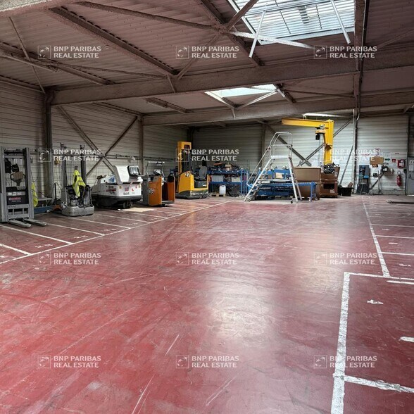 Industrial in Colomiers to rent - Building Photo - Image 2 of 10