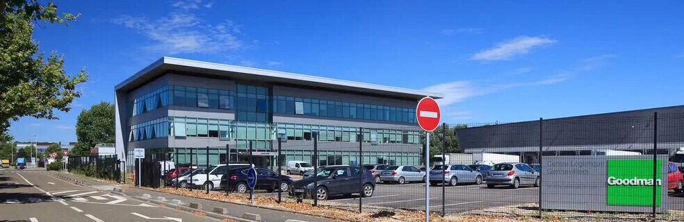 Route Principale Du Port, Gennevilliers to rent - Building Photo - Image 3 of 14