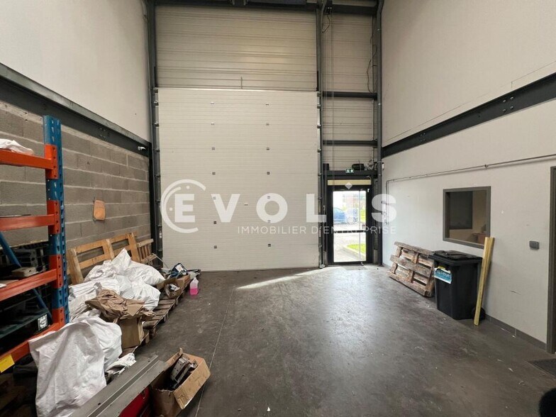 Light Industrial in Saint-Priest to rent - Interior Photo - Image 2 of 8