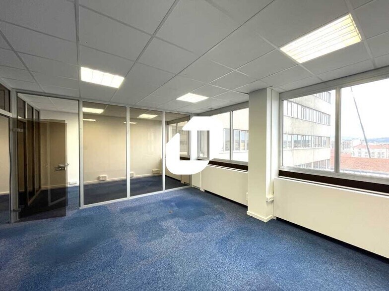 Office in Lyon for sale - Interior Photo - Image 1 of 9